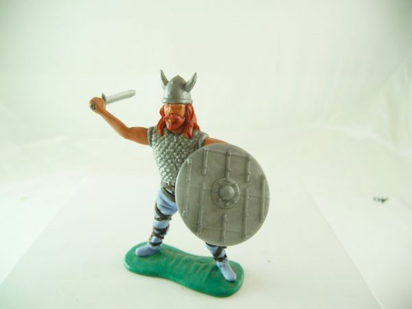 Timpo Toys Viking standing with short sword and shield (silver)