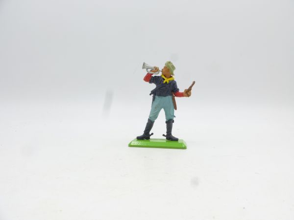 Britains Deetail Soldier 7th Cavalry with pistol + trumpet