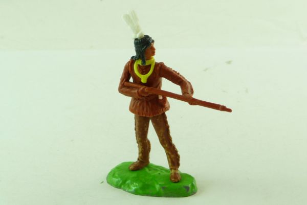 Elastolin Indianer stehend, Gewehr schießend