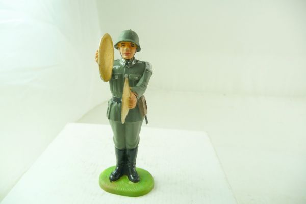Elastolin 7 cm German Wehrmacht 1939: Soldier standing with cymbal, No. 10260