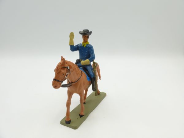 Starlux Officer 7th Cavalry riding, hand raised