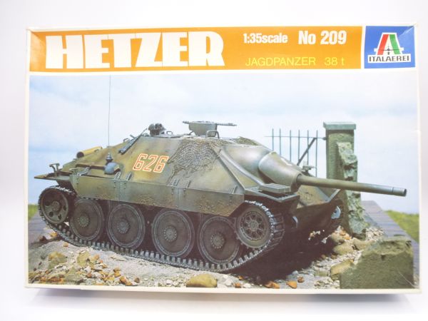 Italeri 1:35 "HETZER Jagdpanzer" 38 t, No. 209 - orig. packaging, on cast