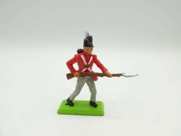 Britains Deetail Waterloo British soldier going forward with bayonet
