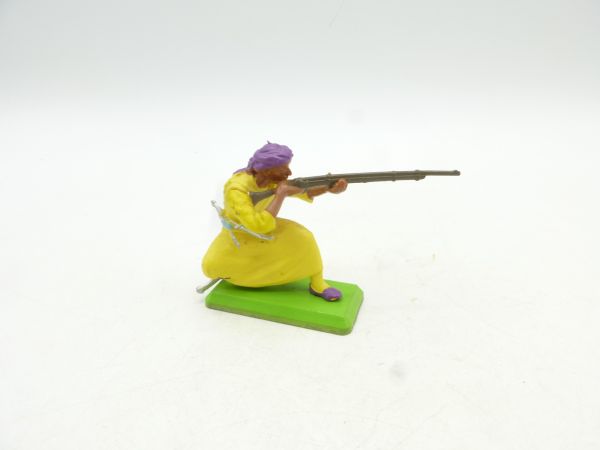 Britains Deetail Arab kneeling shooting, yellow/purple turban