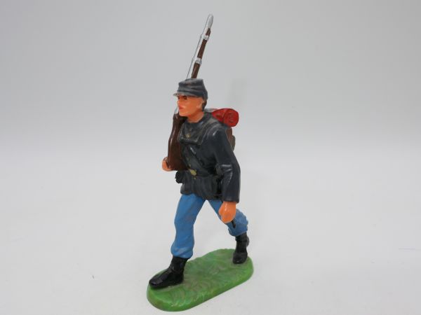 Elastolin 7 cm Nordstaaten: Soldat im Marsch, Nr. 9171