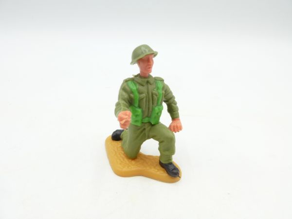 Timpo Toys Englishman kneeling, steel helmet - from diorama