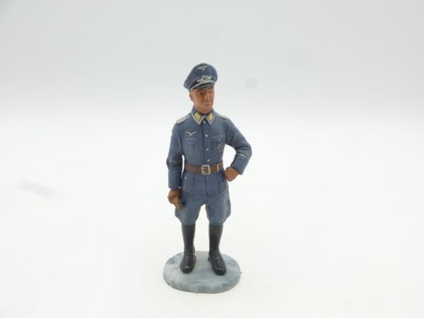 Elastolin 7 cm Luftwaffe, officer standing (Preiser)