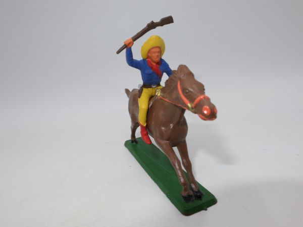 Starlux Cowboy on horseback, firing rifle