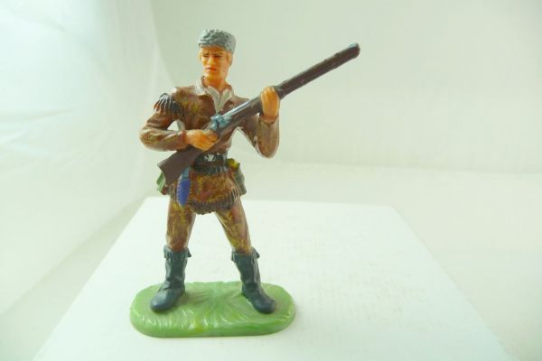 Elastolin 7 cm Trapper standing with rifle, No. 6980 - nice figure