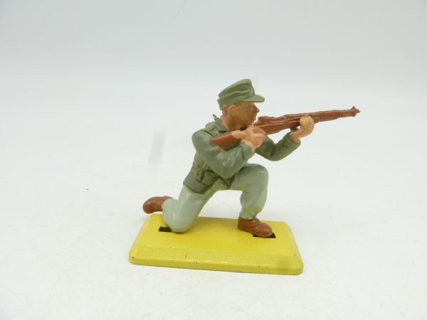 Britains Deetail German / Africa Corps soldier, kneeling and shooting