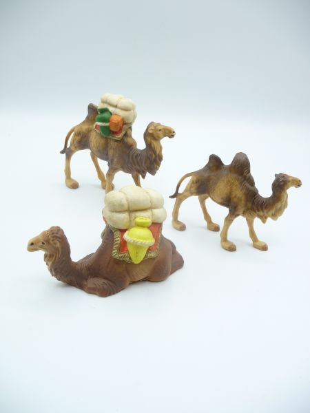 Kamelfamilie (3 Figuren) aus Hartplastik, Ladung abnehmbar