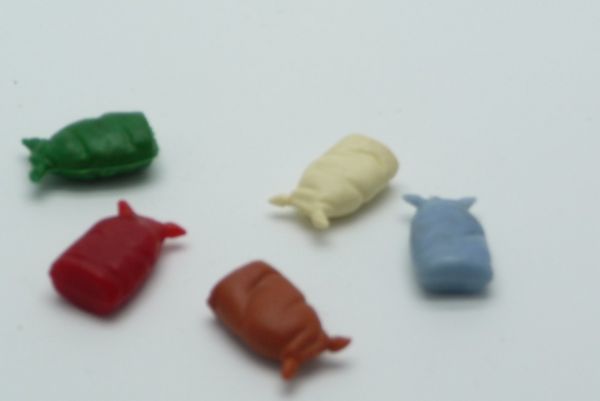 5 luggage bags (similar to Timpo Toys) in different colours