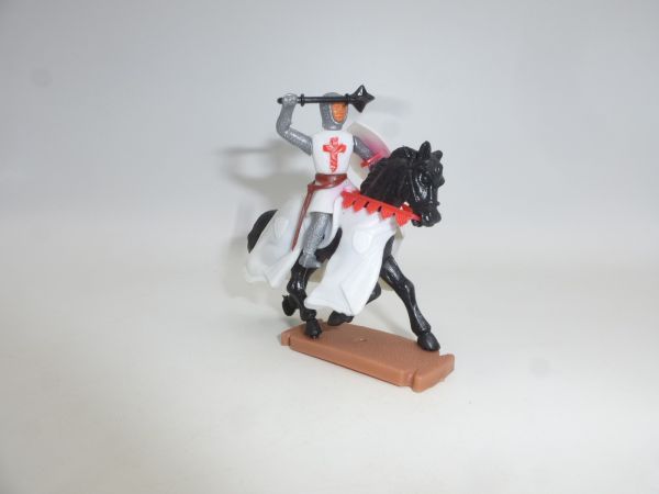 Plasty Crusader riding with heavy mace