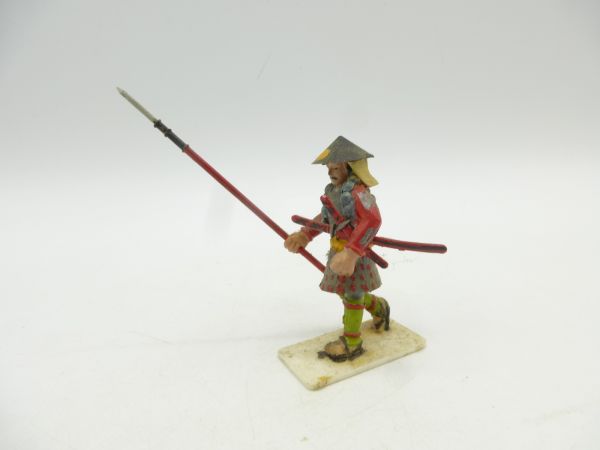 Samurai walking with lance (plastic, 5 cm series)
