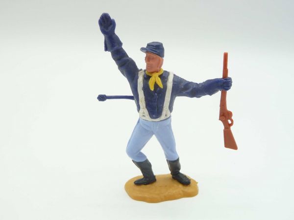 Timpo Toys Union Army soldier 2nd version standing with rifle, hit by arrow