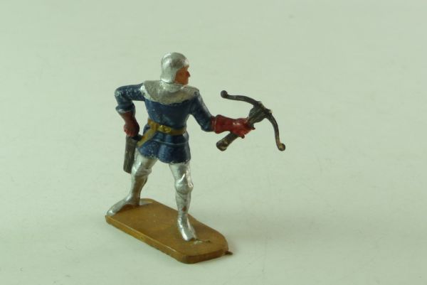 Starlux Knight, holding crossbow - great colour