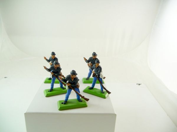 Britains Deetail 5 Union Army soldiers loading rifles