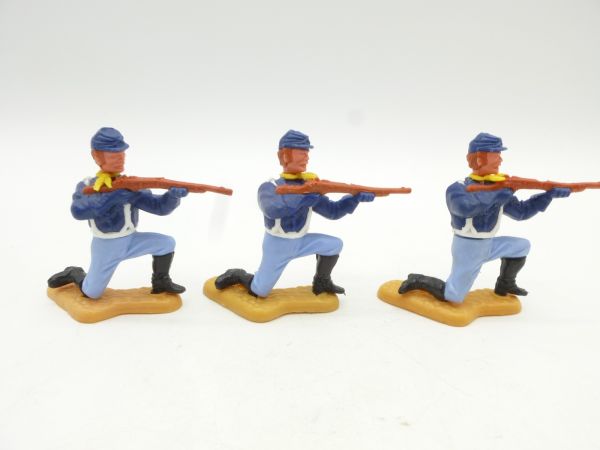 Timpo Toys 3 Union Army Soldiers 3rd version, riflemen kneeling