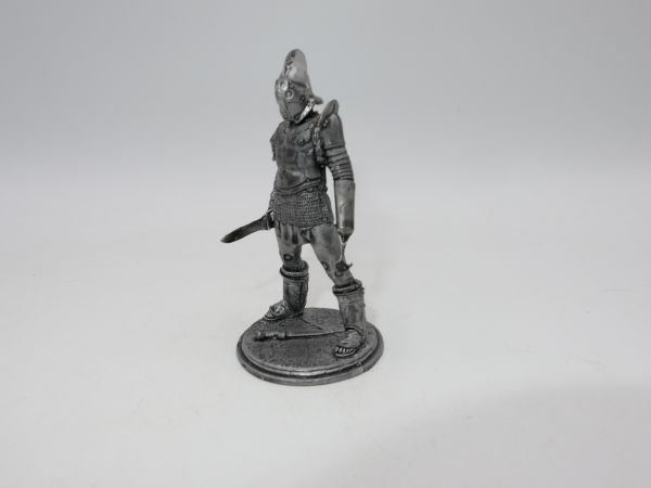 Knight with 2 weapons (metal, unpainted, 6-7 cm)