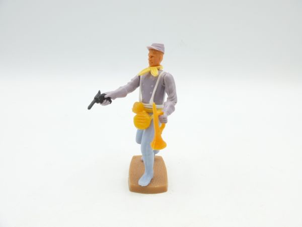 Plasty Confederate Army soldier walking with pistol + trumpet