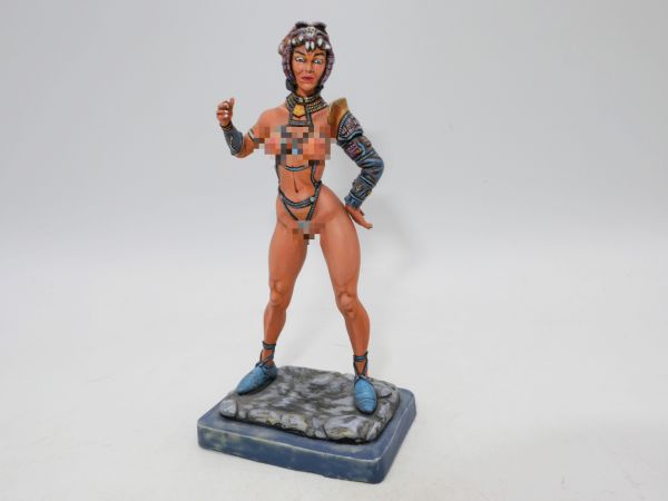 Naked warrior with chain mail + headdress (approx. 9 cm + base)