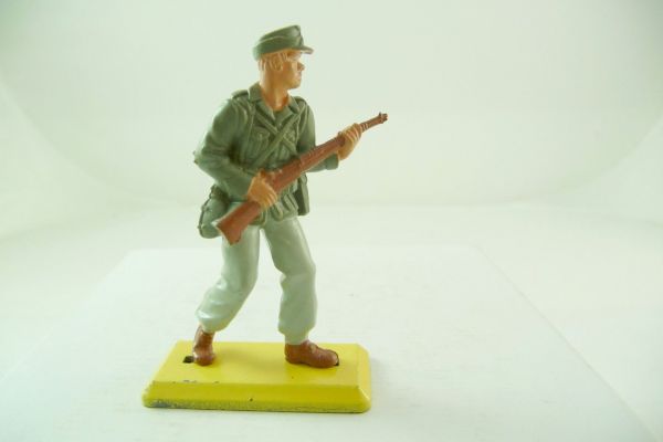 Britains Deetail German soldier Africa Corps going ahead with rifle (fixed arm)