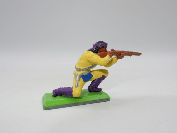 Britains Deetail Apache kneeling shooting, yellow/purple