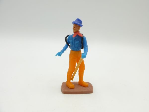 Plasty Hiker with stick + backpack, blue hat