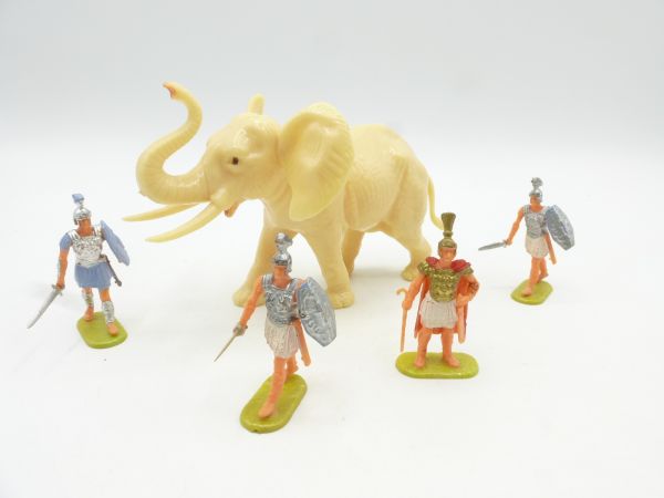 Great elephant, trunk on top with 4 Elastolin 4 cm figures