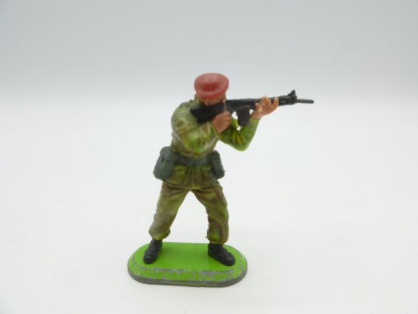 Britains Deetail Paratroopers, soldier standing firing - base plate used