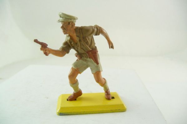Britains Deetail 8. Army; officer going ahead with pistol