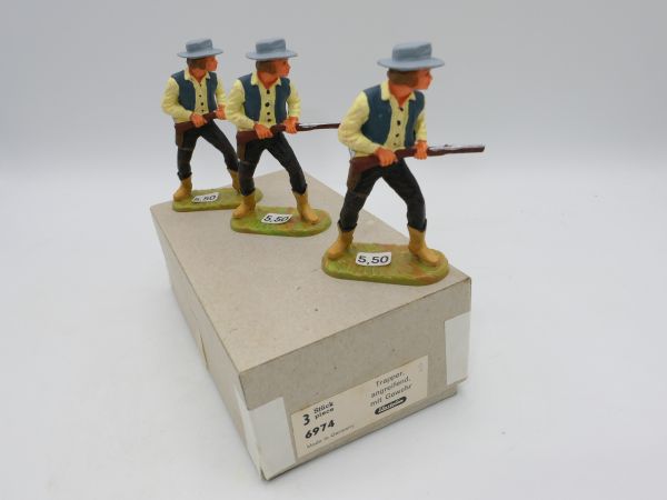 Elastolin 7 cm 3 Cowboys with rifle at the ready, No. 6974 - orig. packaging