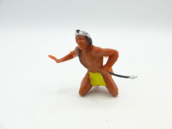 Heimo Indian kneeling, hit by an arrow, yellow apron