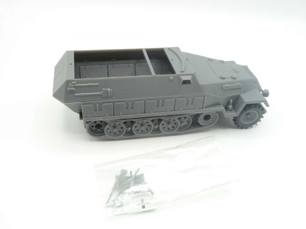 Classic Toy Soldier (CTS) 1:32 German Halftrack (similar to Airfix) - brand new