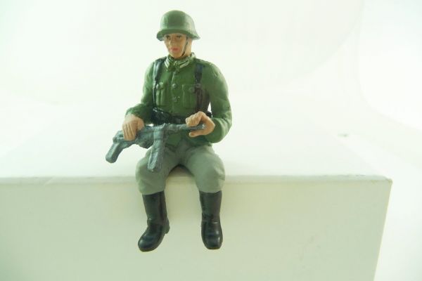 Mini Forma Deutscher Soldat sitzend (z.B. für Fahrzeuge)