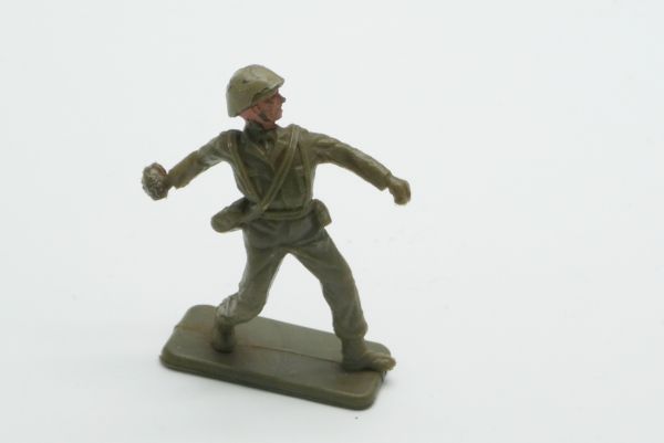 Crescent American soldier with hand grenade