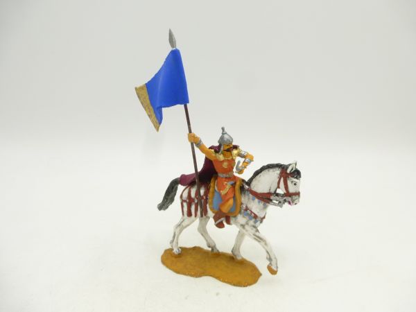 Hun with sword, flag + cape - great 4 cm modification