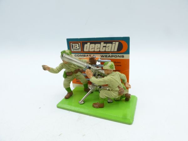 Britains Deetail Gun position Japanese with combat weapons on card