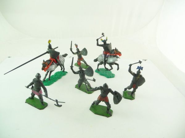 Dulcop Group of knights (2 riders, 5 foot figures) - rare