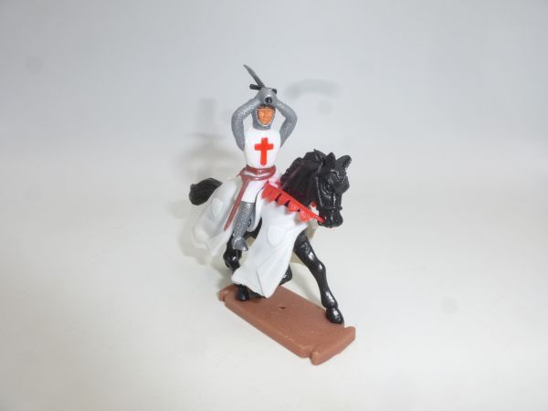 Plasty Crusader riding with longsword lunging ambidextrously