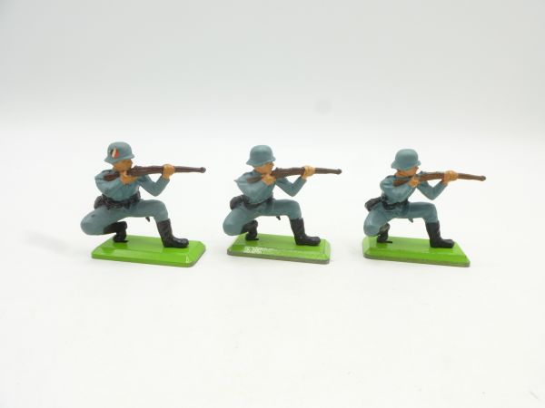 Britains Deetail 3 German soldiers kneeling firing