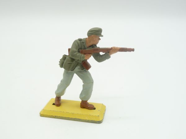Britains Deetail Afrika Korps, German officer firing with rifle