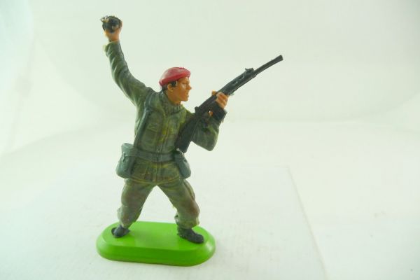 Britains Deetail SAS soldier with hand grenade + rifle