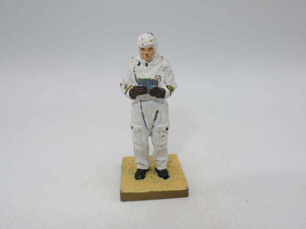 Metal & Soul Soldier in winter clothes, 6 cm size (similar to Hachette)