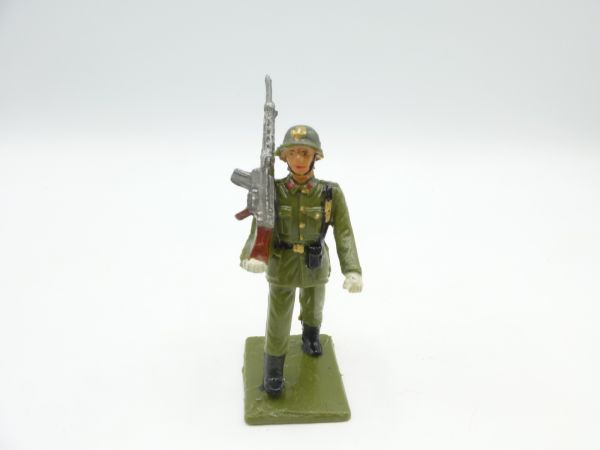 Reamsa Soldat im Marsch, Gewehr geschultert (6,5 cm)