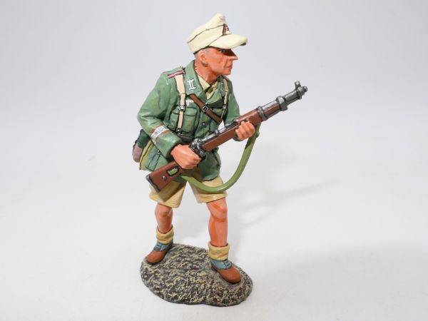 King & Country Africa Corps: Soldier advancing from set "Rifle Section" AK 056