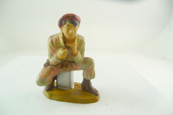 Starlux French soldier, sitting on box