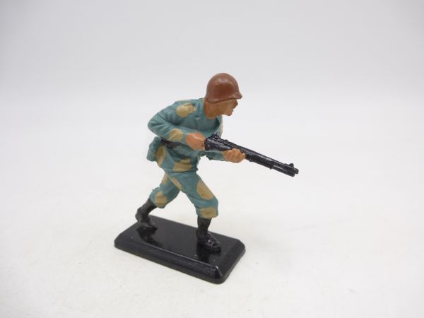 Britains Deetail Modern Army Soldier advancing with rifle