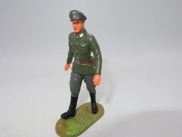 Elastolin 7 cm German Wehrmacht 1939: Officer on the march, No. 10020
