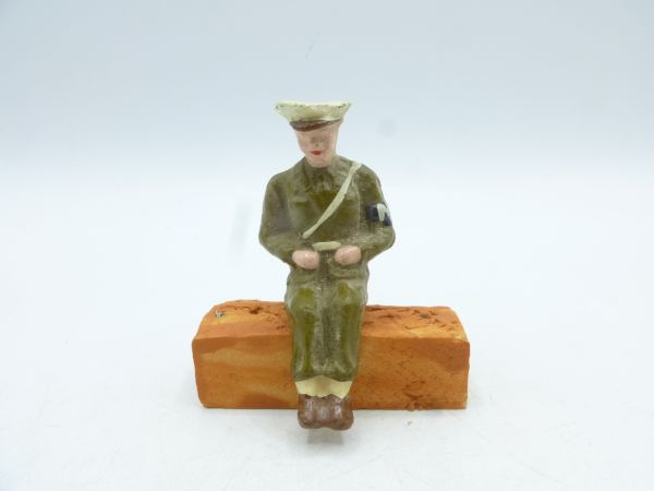 Officer sitting - fits 7 cm series